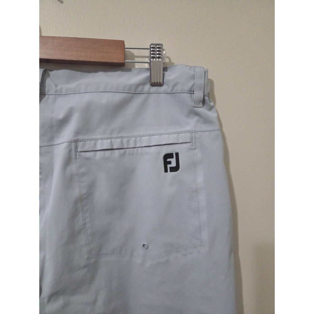 FootJoy Mens Medium Performance Golf Shorts Light Grey Stretch FJ Logo Athletic - Picture 8 of 10
